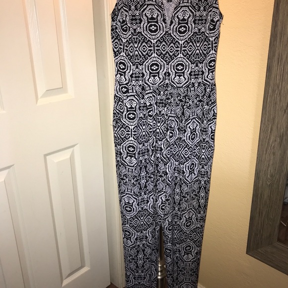 2 Jumper Bodysuits ... - Picture 5 of 7